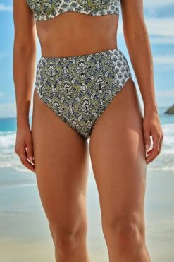 Next Bikini-Hose Bauchformender Bikinislip Mit Hohem Beinausschnitt (1-St) -Next Geschäft 4d10b755 74e4 5813 a43c b6117c34dc52