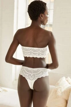 Next Bandeau-BH Bandeau-BH Aus Spitze In Lochstickerei, 2er-Pack (2-tlg) -Next Geschäft 4db3aac3 02c5 51c6 a01e 0f7fb64ec74c