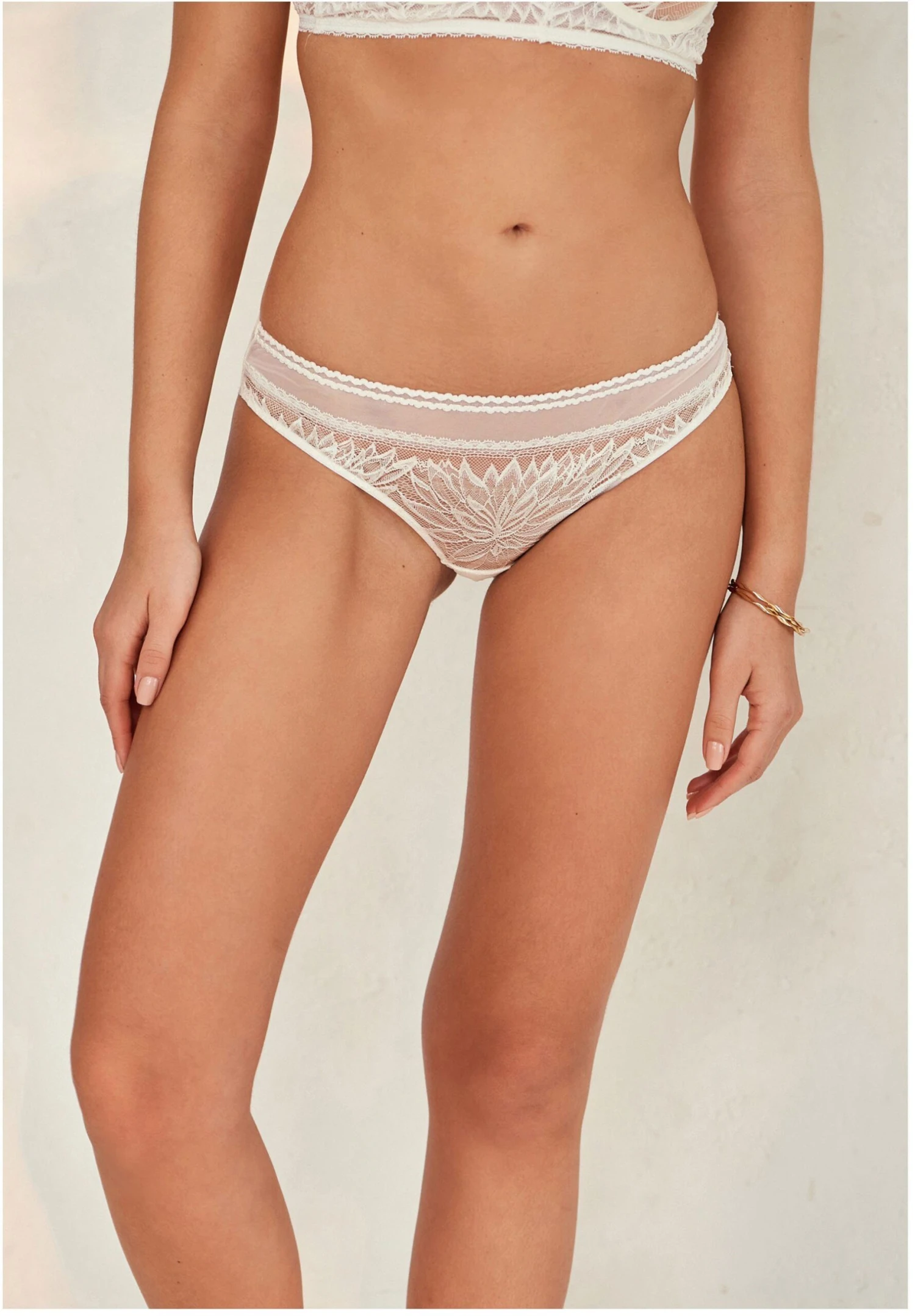 Next Brasilslip Savannah Miller X Next Brasilianischer Spitzenslip (1-St) 2 Next Brasilslip Savannah Miller X Next Brasilianischer Spitzenslip (1-St) – Bild 2