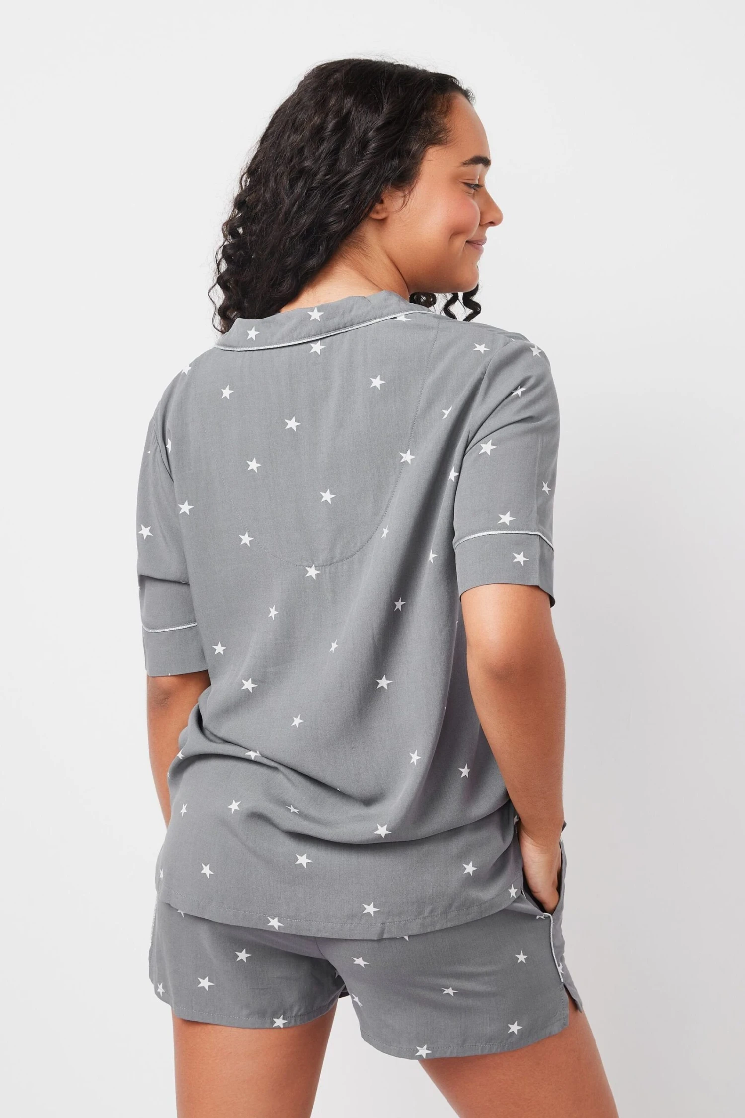 Next Pyjama Kurzes Geknöpftes Pyjama-Set Aus Gewebe (2 Tlg) 5 Next Pyjama Kurzes Geknöpftes Pyjama-Set Aus Gewebe (2 Tlg) – Bild 5