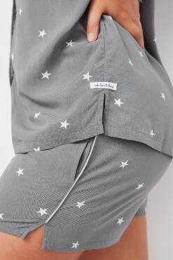 Next Pyjama Kurzes Geknöpftes Pyjama-Set Aus Gewebe (2 Tlg) 11 Next Pyjama Kurzes Geknöpftes Pyjama-Set Aus Gewebe (2 Tlg) -Next Geschäft 8b08ab22 d32b 5734 bfc1 94f8d10cf0b5