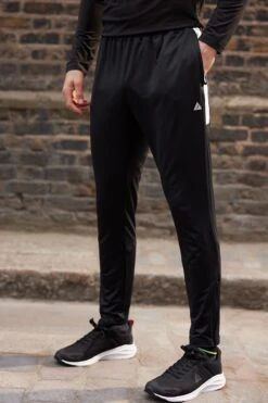 Schwarz/weiß - Next Active Sport Trainingshose