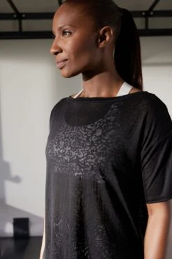 Next Active Sports Sportshirt Mit Ausbrenner-Animalprint