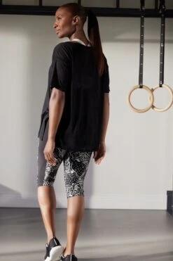 Next Active Sports Sportshirt Mit Ausbrenner-Animalprint -Next Geschäft C39 526s3