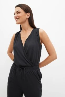 Schwarz - Next Active Sport Ärmelloser Yoga-Jumpsuit -Next Geschäft C45607s3