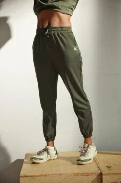 Khakigrün - Next Active Legere Yoga-Jogger -Next Geschäft C75874s3