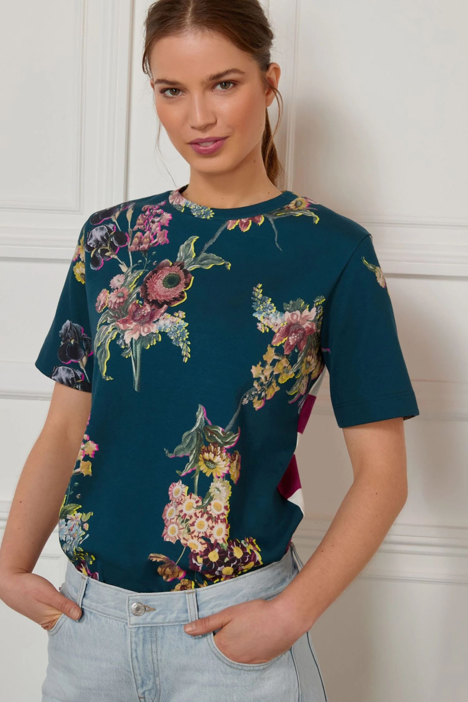 Preen X Next - T-Shirt Mit Blumen-Streifenmuster, Marineblau 1 Preen X Next - T-Shirt Mit Blumen-Streifenmuster, Marineblau