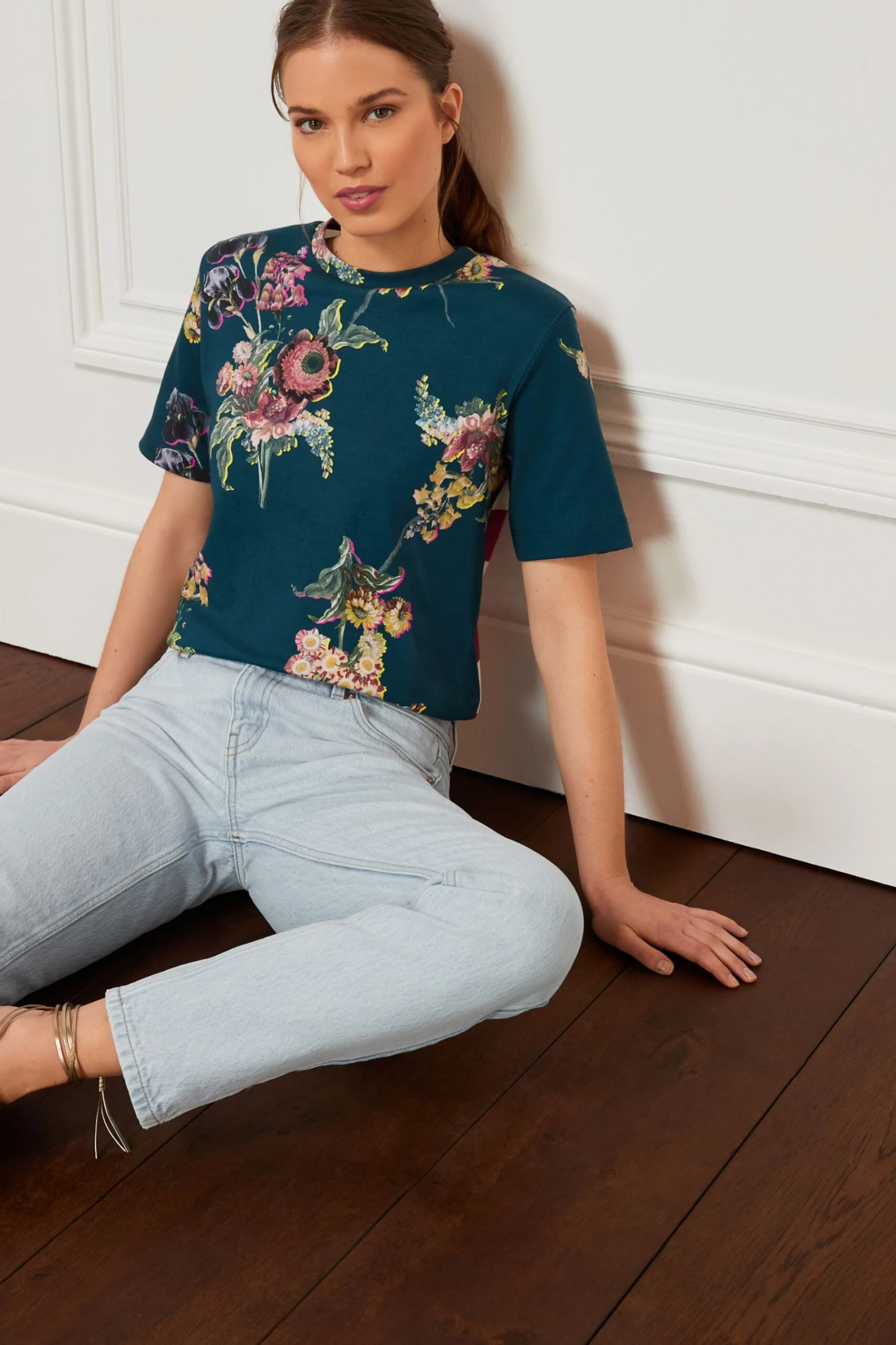 Preen X Next - T-Shirt Mit Blumen-Streifenmuster, Marineblau 2 Preen X Next - T-Shirt Mit Blumen-Streifenmuster, Marineblau – Bild 2