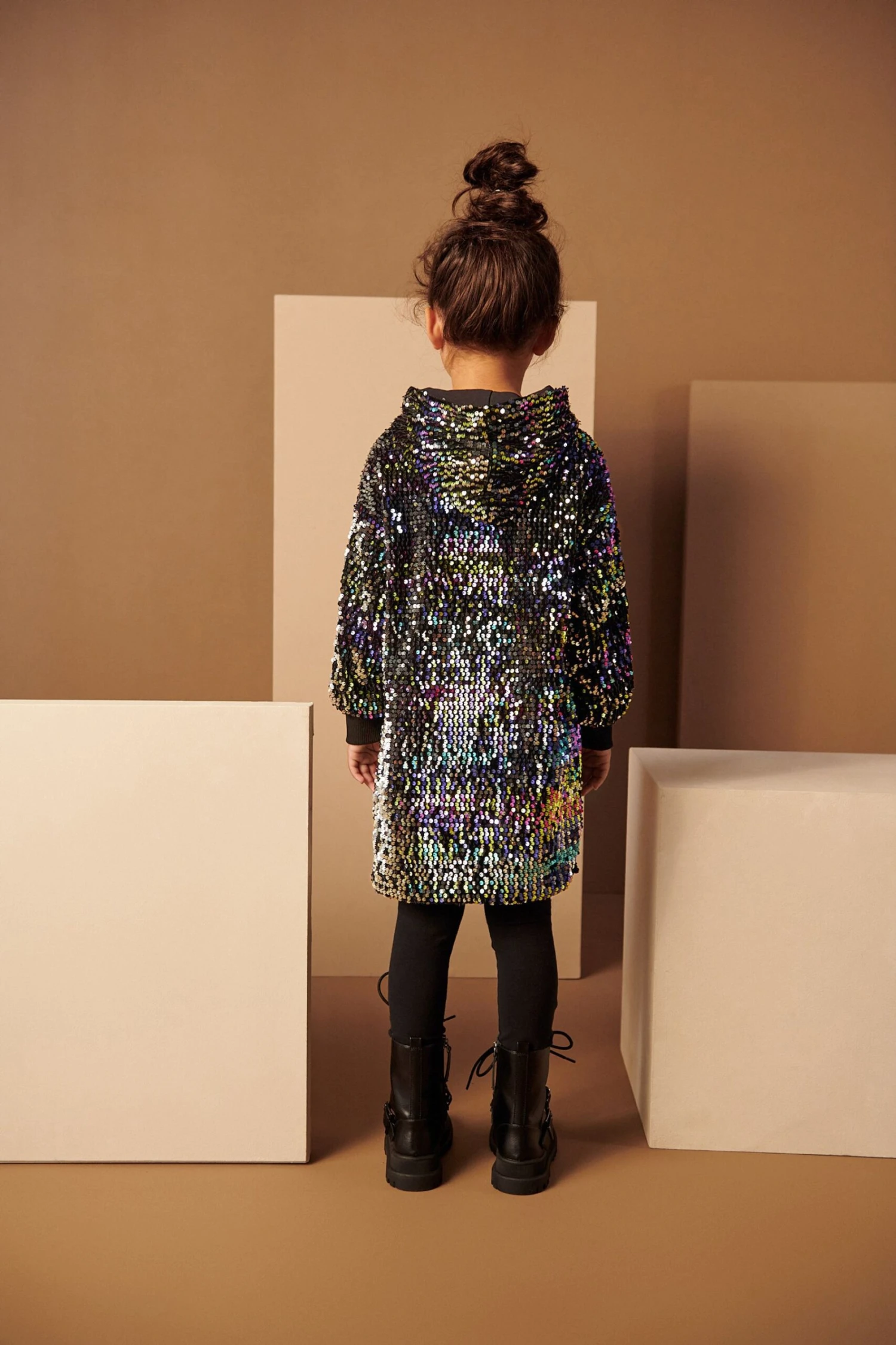 Schwarz/Regenbogen, Mehrfarbig - Next Set Mit Kapuzensweatshirt Mit Pailletten Und Leggings (3-16yrs) 3 Schwarz/Regenbogen, Mehrfarbig - Next Set Mit Kapuzensweatshirt Mit Pailletten Und Leggings (3-16yrs) – Bild 3