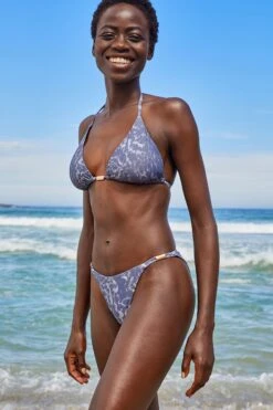 Marineblau Mit Schmetterlingen - Savannah X Next Tanga-Bikinihose -Next Geschäft M74752s2