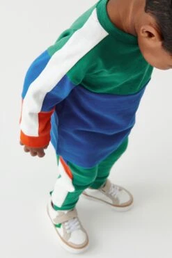 Next Set Mit Gemütlichem Langarmshirt In Blockfarben Und Jogginghose (3 Monate Bis 7 Jahre) 8 Next Set Mit Gemütlichem Langarmshirt In Blockfarben Und Jogginghose (3 Monate Bis 7 Jahre) -Next Geschäft M90 201s3