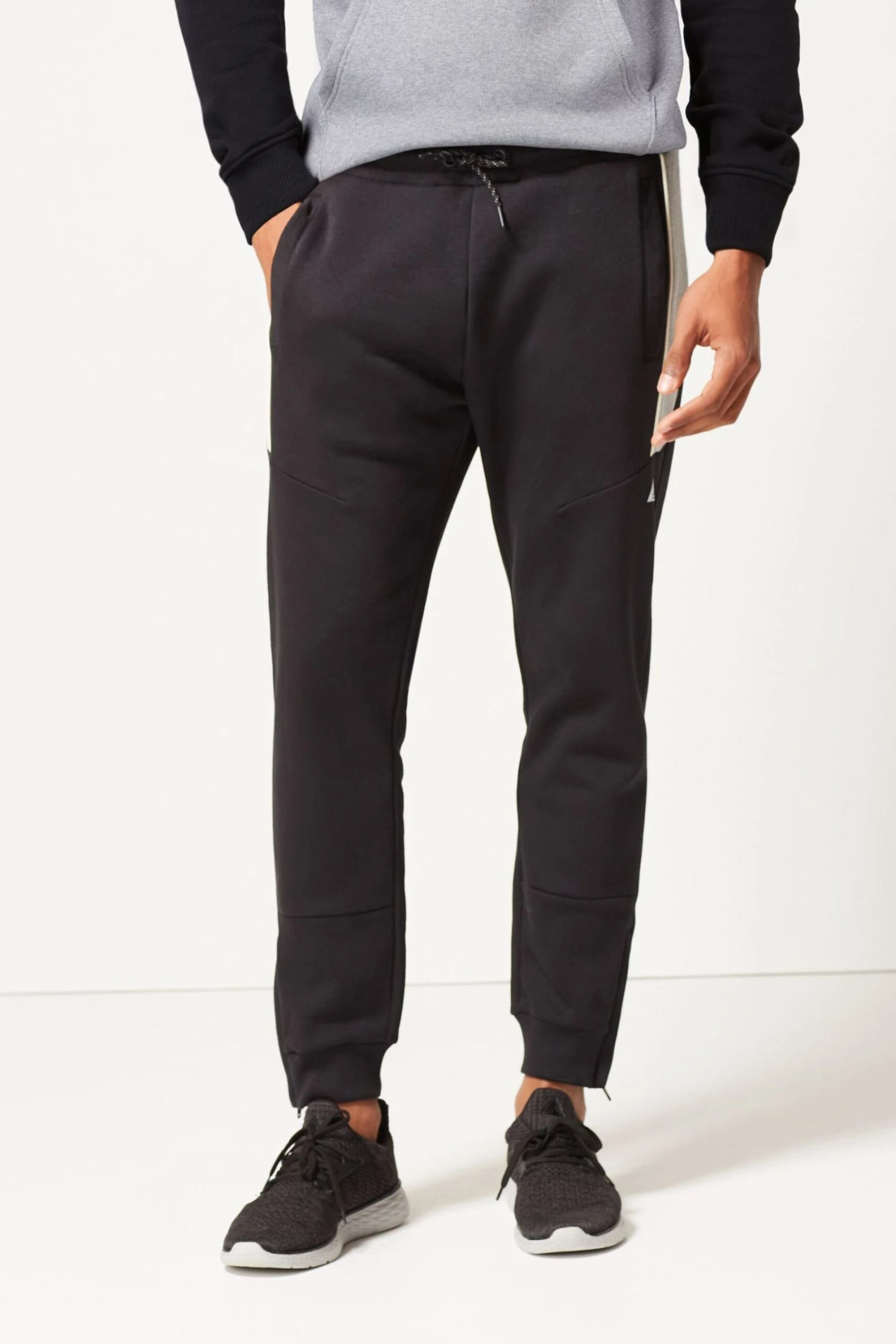 Schwarz/Grau - Next Active Jogginghose Mit Blockfarben 1 Schwarz/Grau - Next Active Jogginghose Mit Blockfarben