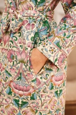 Rosa Mit Floralem Muster - Morris & Co. At Next Leichter Morgenmantel -Next Geschäft T14526s5