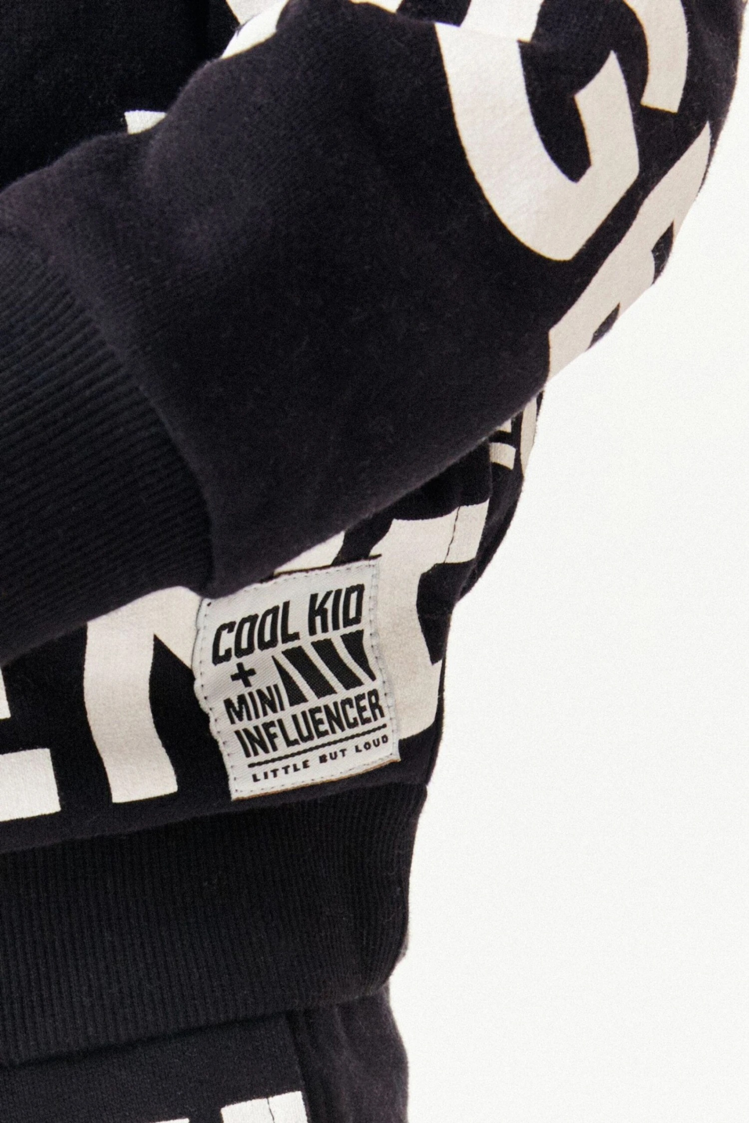 Next Set Mit Bedrucktem Kapuzensweatshirt Und Jogginghose (3 Monate Bis 7 Jahre) 4 Next Set Mit Bedrucktem Kapuzensweatshirt Und Jogginghose (3 Monate Bis 7 Jahre) – Bild 4