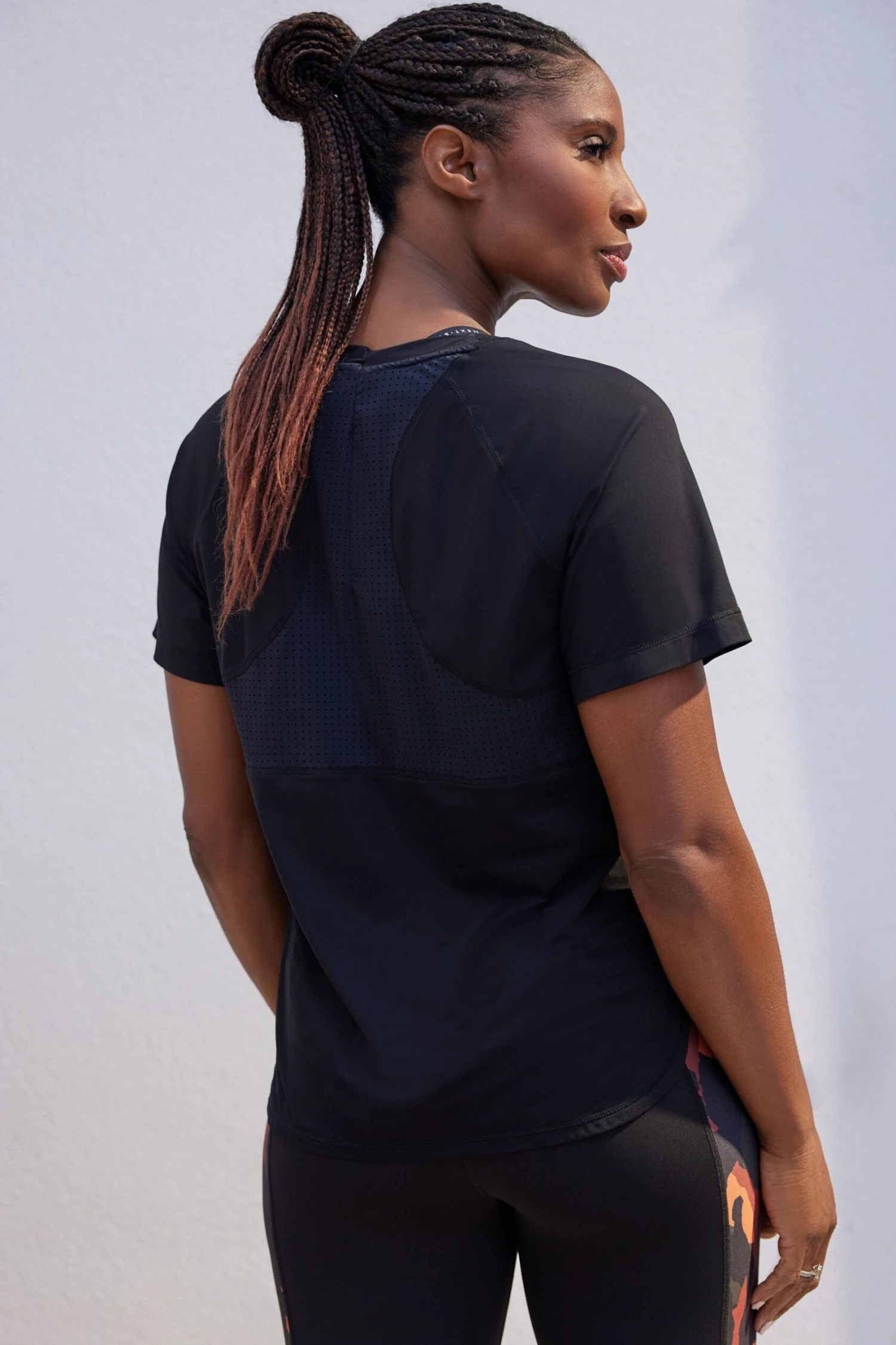 Schwarz - Next Active Sports Leichtes T-Shirt Mit Netzstoffeinsatz 2 Schwarz - Next Active Sports Leichtes T-Shirt Mit Netzstoffeinsatz – Bild 2