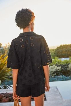 Next Badeshorts Shorts Mit Lochstickerei (1-St) -Next Geschäft ab8bd046 35fb 5c19 8b2b 17220627a42f