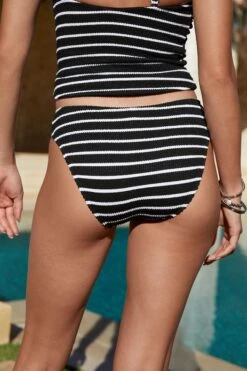 Next Bikini-Hose Knitteroptik-Bikinihose Mit Hohem Beinausschnitt (1-St) -Next Geschäft bc1e9231 35f9 5f53 a606 61b2ab36009f