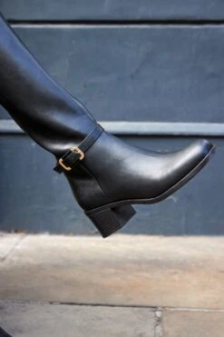 Next »Forever Comfort® Kniehohe Stiefel Mit Schnalle« Stiefel (1-tlg) -Next Geschäft bfa1f85c b1b3 50e6 bdf8 c27b3016592a