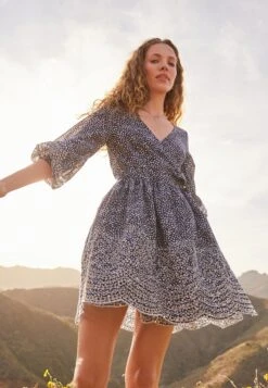 Next Midikleid Savannah Miller X Next Kurzes Besticktes Kleid (1-tlg)